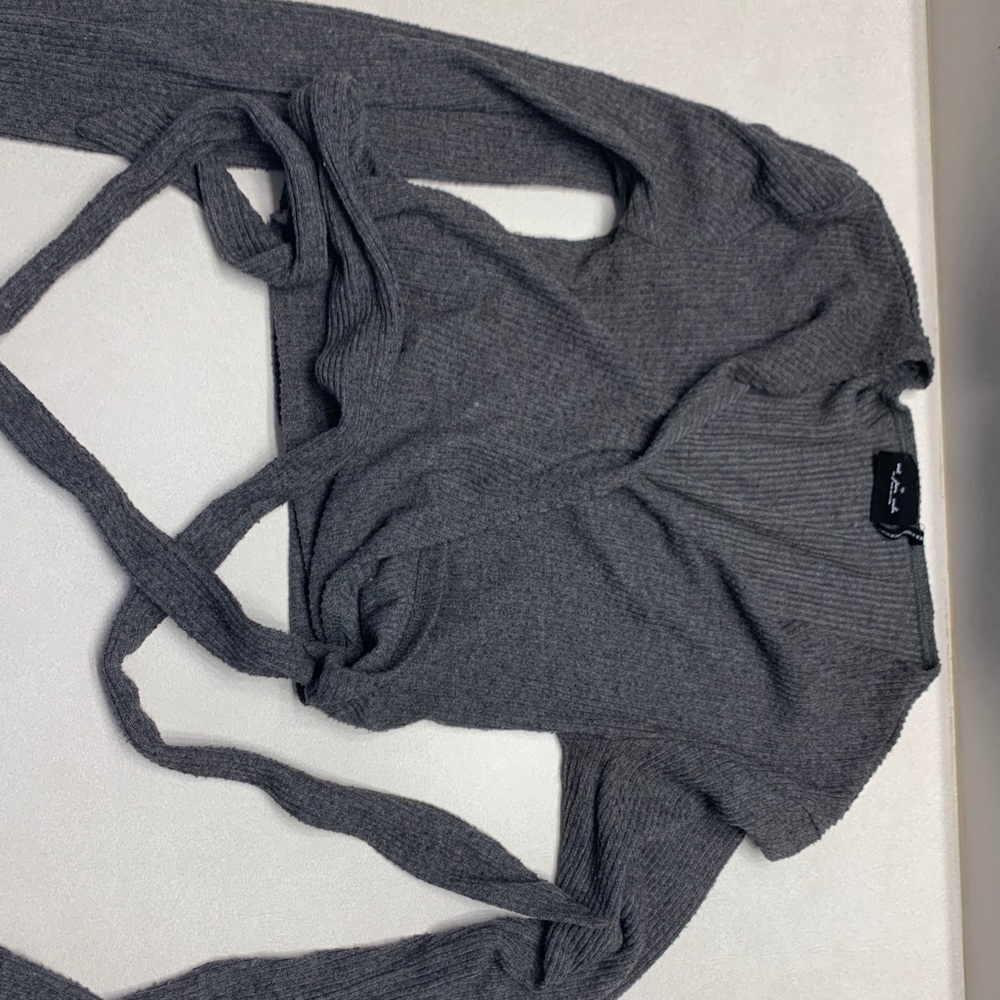 grey long sleeve crop top